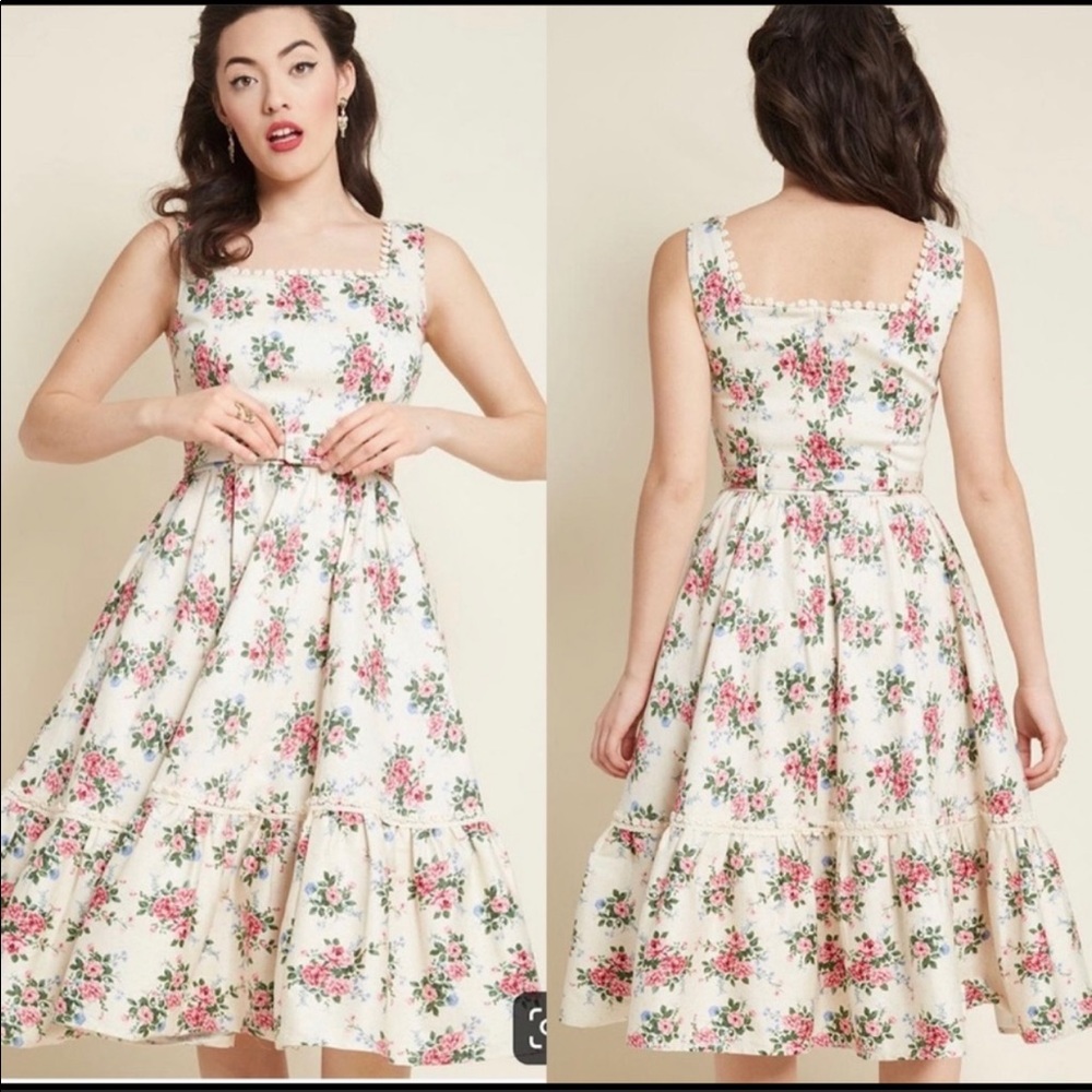 Modcloth x Collectif Frida 40s Floral Swing Dress